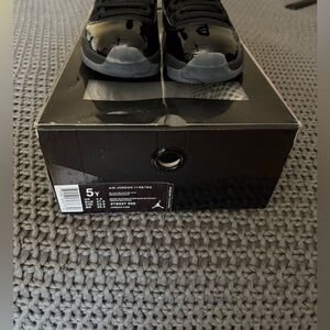 Jordan XI Cap and Gown Size 5Y